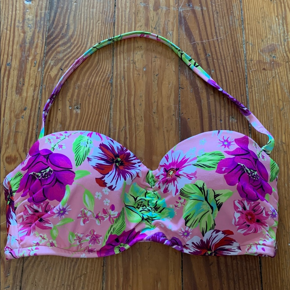 Victoria’s Secret Thong Bikini - Picture 3 of 8